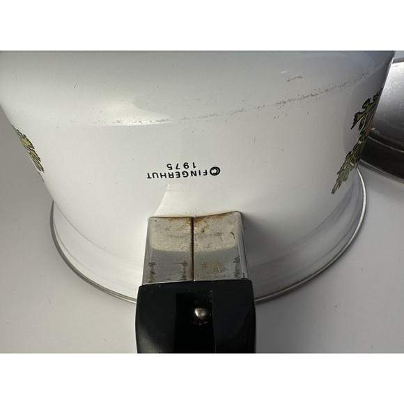 Finger Hut Vintage Enamel 8” Sauce Pan 2 Lid 1975 Vegetable Design - Picture 9 of 12